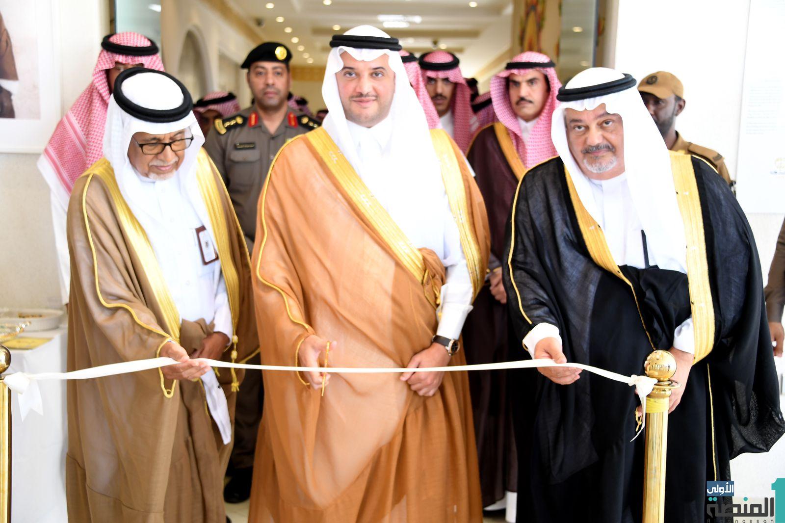 برعاية سمو محافظ الأحساء يفتتح معرض جمعية الآثار والتراث بالمنطقة الشرقية ( كنت هنا ) وذلك في أرض الحضارات بجبل القارة وذلك