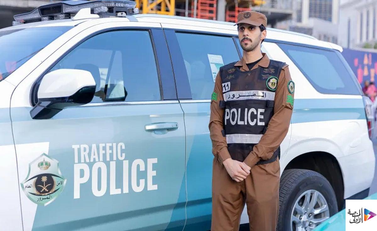 «المرور» تحذر من مخاطر النزول والركوب أثناء سير المركبات