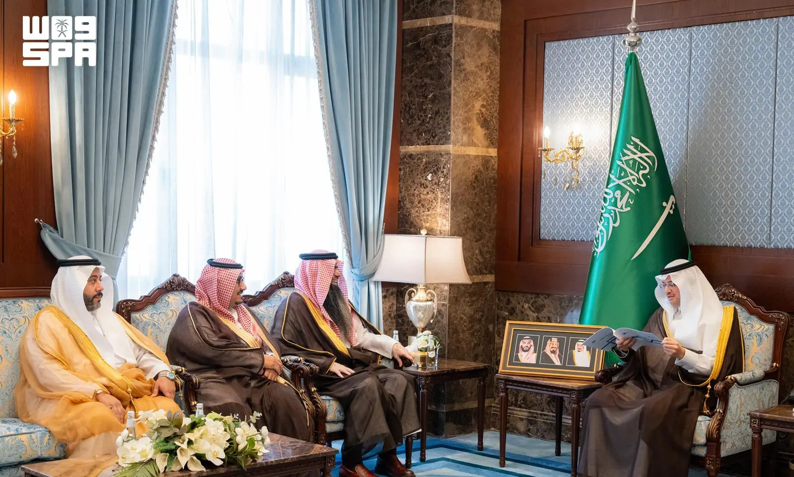 سمو محافظ الأحساء يطّلع على إنجازات وأعمال البريد السعودي “سبل” بالمنطقة الشرقية