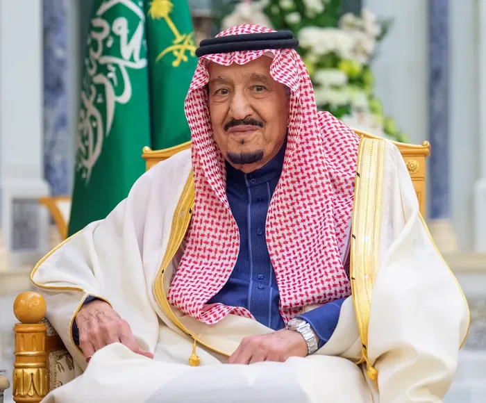 خادم الحرمين الشريفين يوافق على منح ميدالية الاستحقاق لـ25 متبرعًا بالدم 50 مرة
