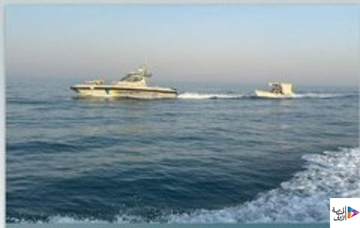 حرس الحدود بالمنطقة الشرقية ينقذ مواطنًا خليجيًّا تعطّلت واسطته البحرية في عرض البحر