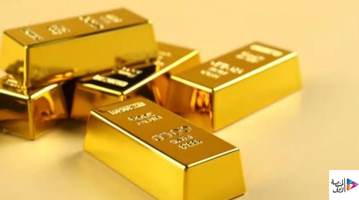 انخفاض الذهب وسط توقعات بإبقاء الفائدة مرتفعة لفترة أطول
