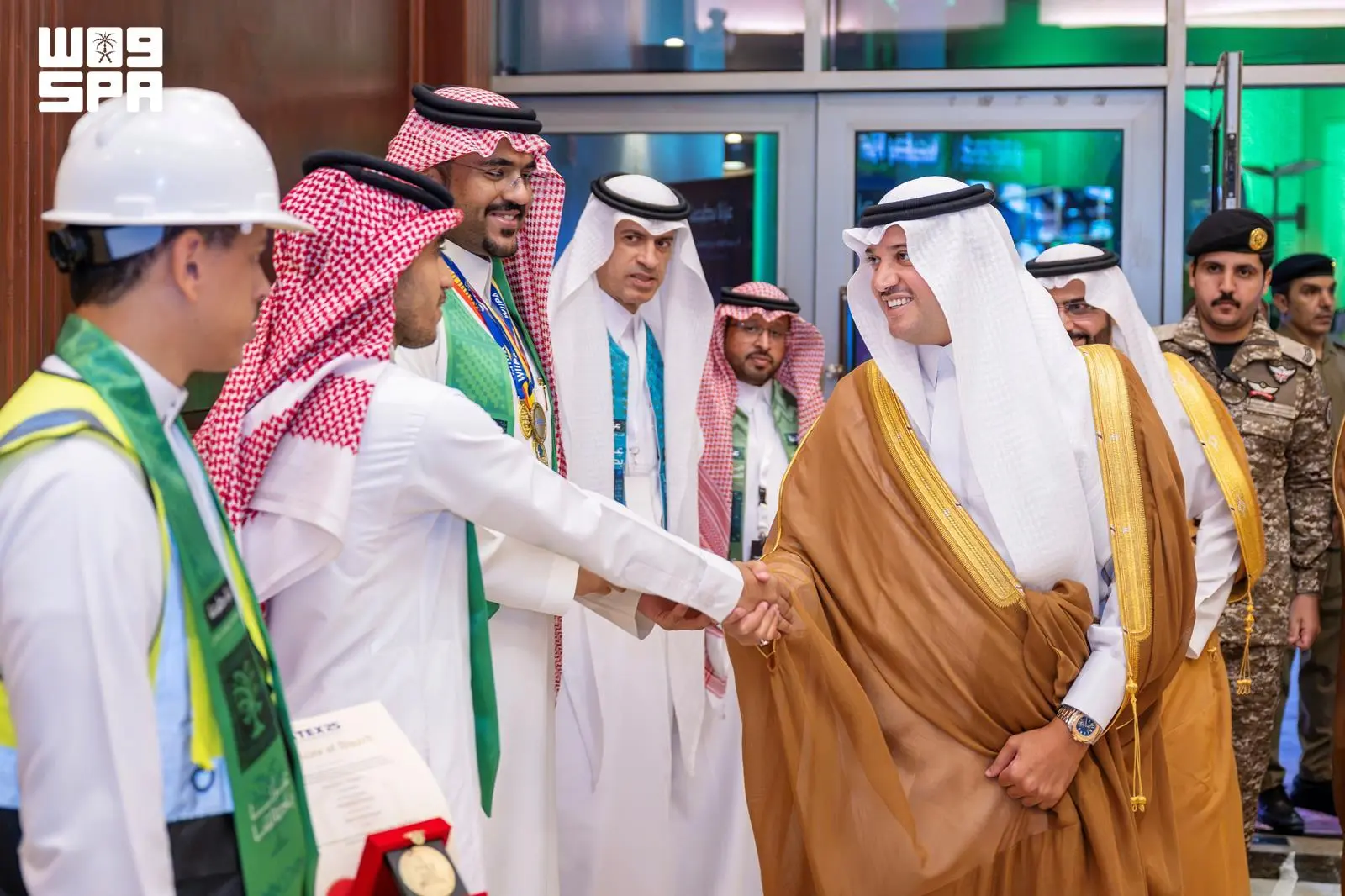 سمو محافظ الأحساء يكرّم نخبة من الطلبة المتميزين في احتفال اليوم الوطني السعودي