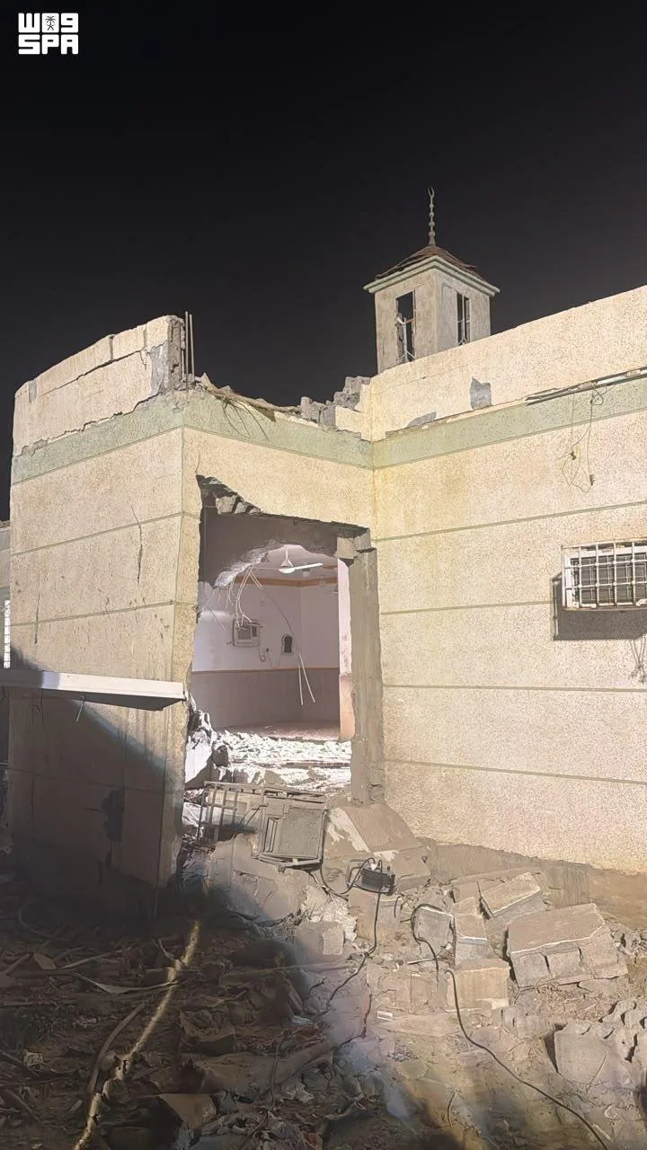 الدفاع المدني: سقوط مقذوف في محافظة الطوال بمنطقة جازان نتج عنه إصابتان وأضرار مادية في مسجد وعدد من المباني والمركبات