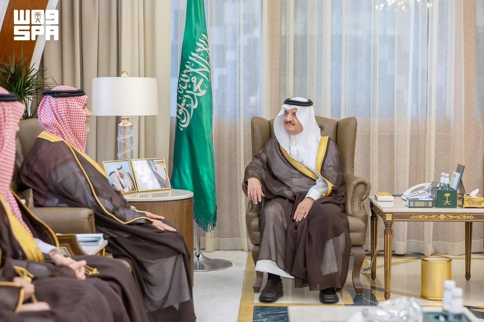 سمو أمير المنطقة الشرقية يستقبل وزير الاستثمار
