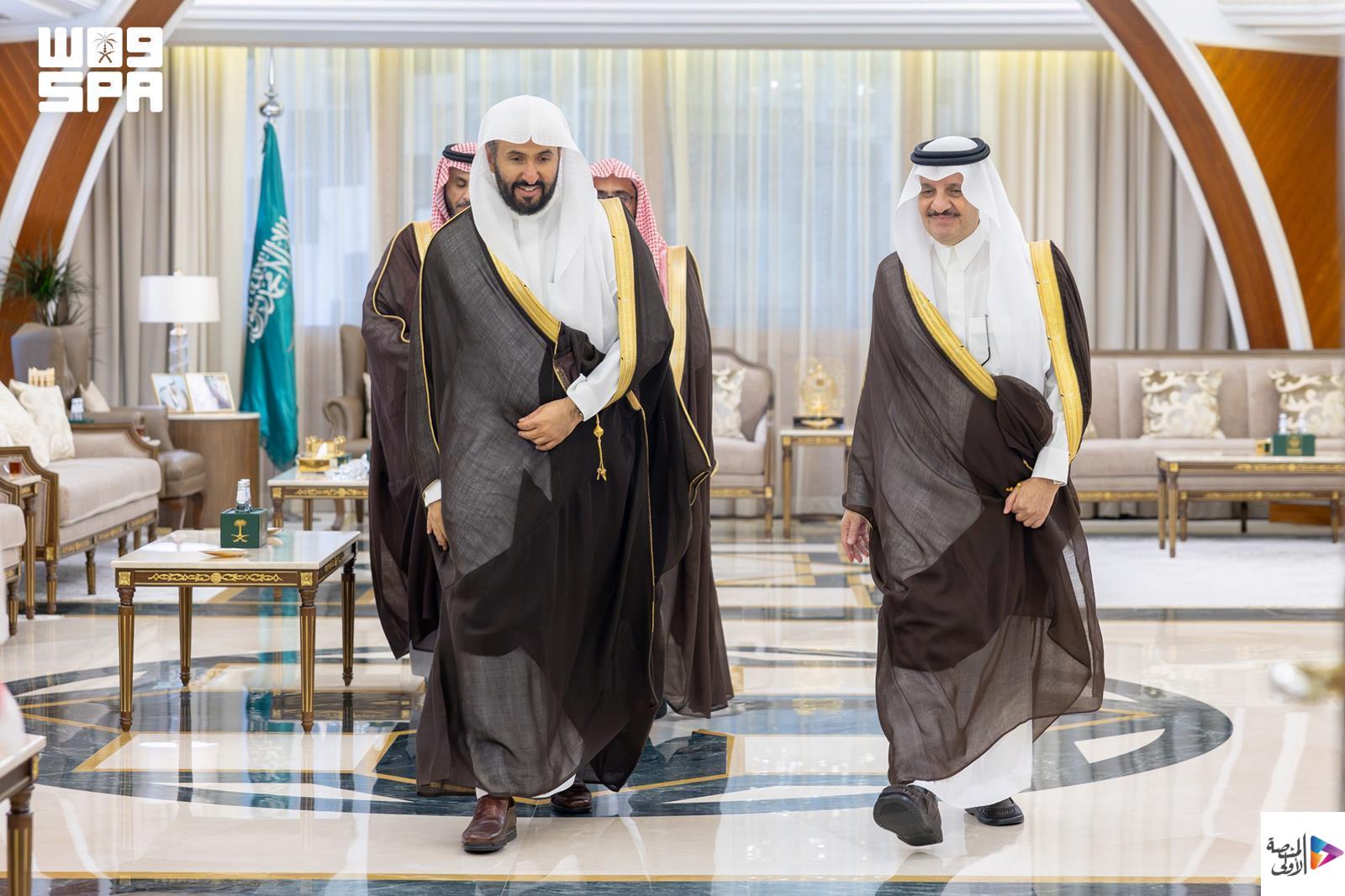 سمو أمير المنطقة الشرقية يستقبل وزير العدل