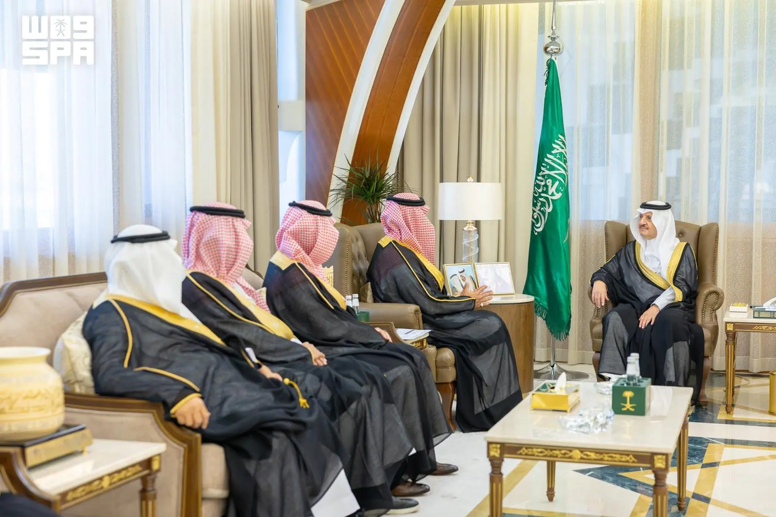 سمو أمير المنطقة الشرقية يستقبل الرئيس التنفيذي للهيئة العامة للعقار