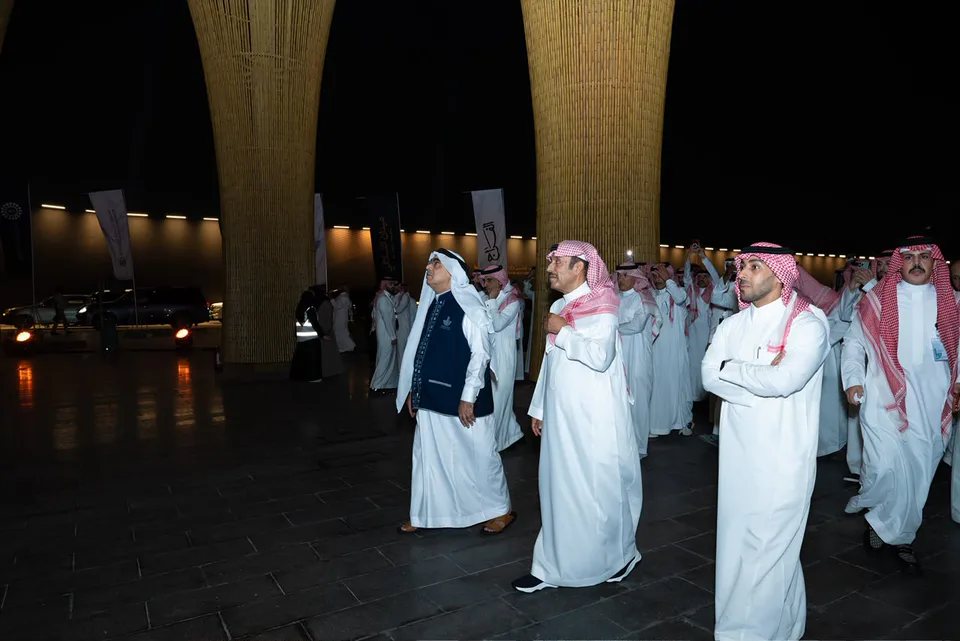 أمين الشرقية يدشّن «ميدان التلاقي» بالخبر.. 13 عمودًا تجسّد وحدة المملكة وتنوع مناطقها
